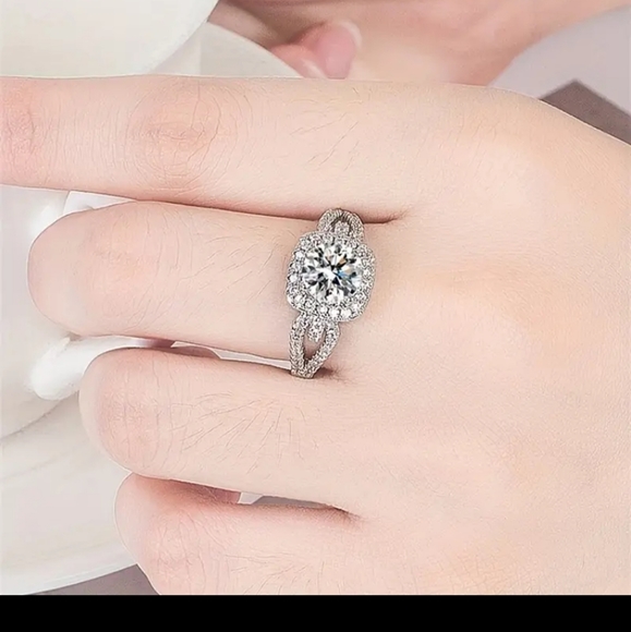 💍💍BEAUTIFUL!! White Sapphire White Gold plated ring💍💍 - Picture 3 of 14